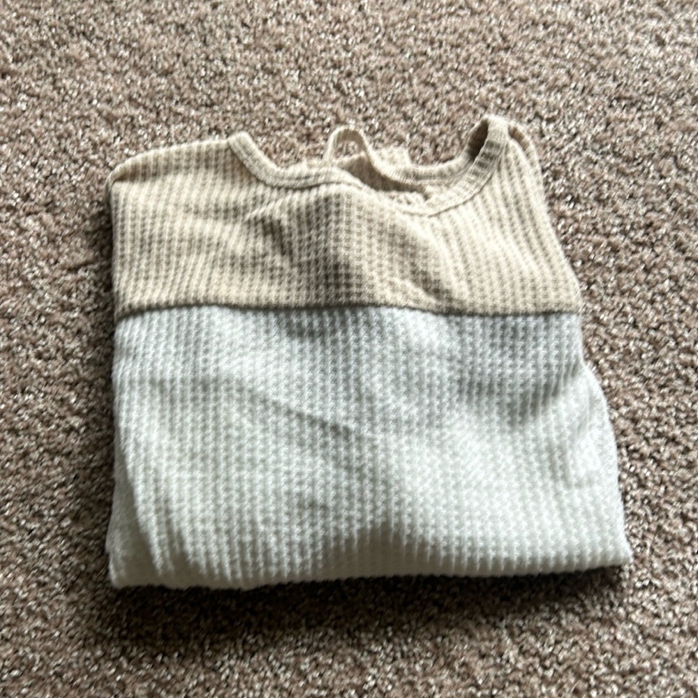 Hollister top